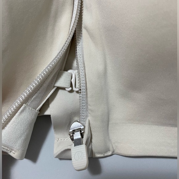 Like New! Lululemon Enlite Front Zip Bra - Picture 6 of 16